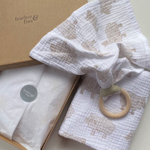 Load image into Gallery viewer, Newborn muslin gift set – curly sheep