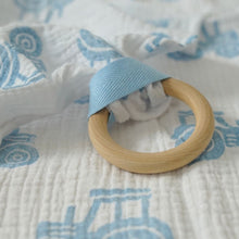 Load image into Gallery viewer, Newborn muslin gift set – farmyard tractor