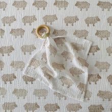 Load image into Gallery viewer, Newborn muslin gift set – curly sheep