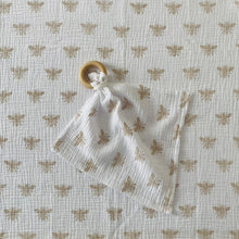 Load image into Gallery viewer, Newborn muslin gift set - honey bee