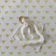 Load image into Gallery viewer, Newborn muslin gift set - honey bee