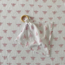 Load image into Gallery viewer, Newborn muslin gift set - honey bee
