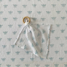 Load image into Gallery viewer, Newborn muslin gift set - honey bee
