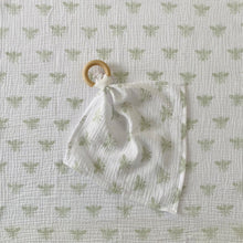 Load image into Gallery viewer, Newborn muslin gift set - honey bee
