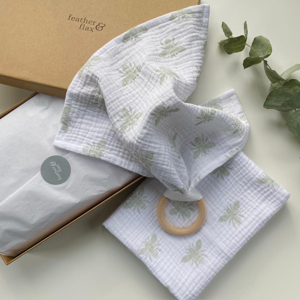 Newborn muslin gift set - honey bee